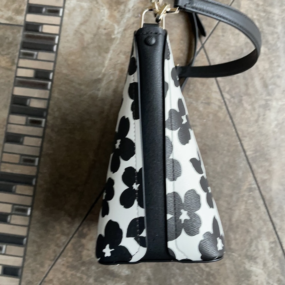 Kate Spade Darcy Small Bucket Crossbody - Picture 2 of 16